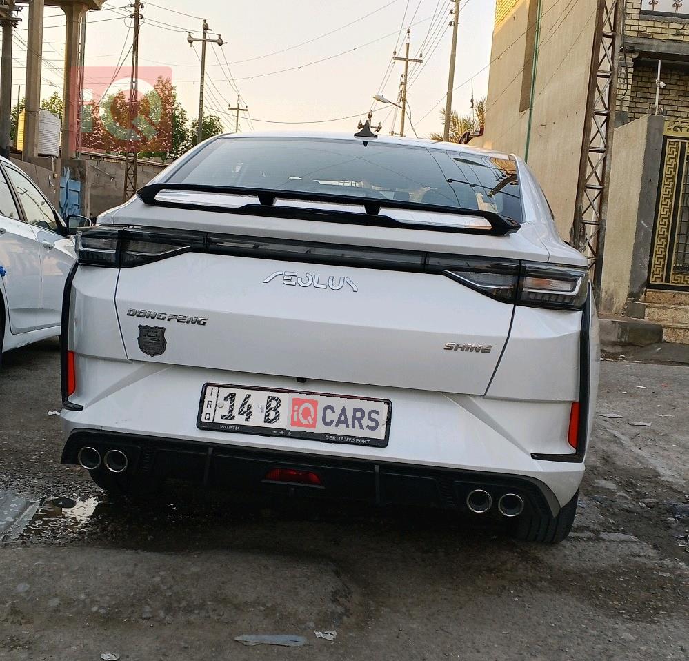 دۆنگ فینگ شاین